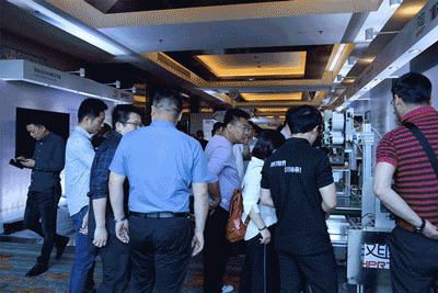 科技满分化锁2019FB体育科技大会_9.gif