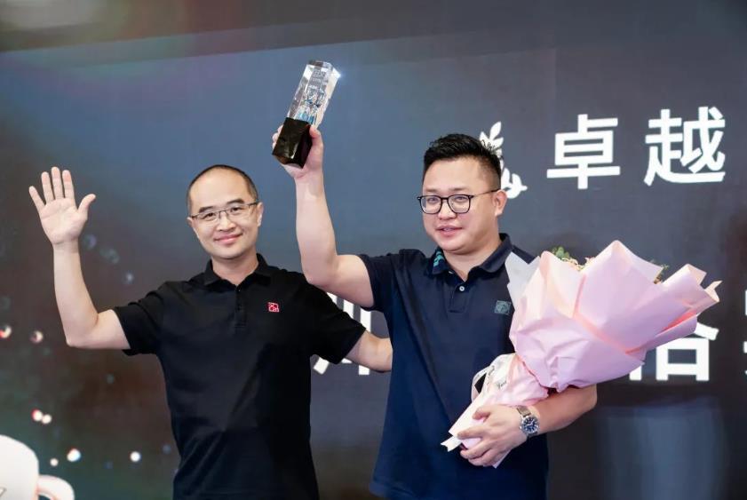 “卓越贡献奖”授奖 “卓越贡献奖”授奖